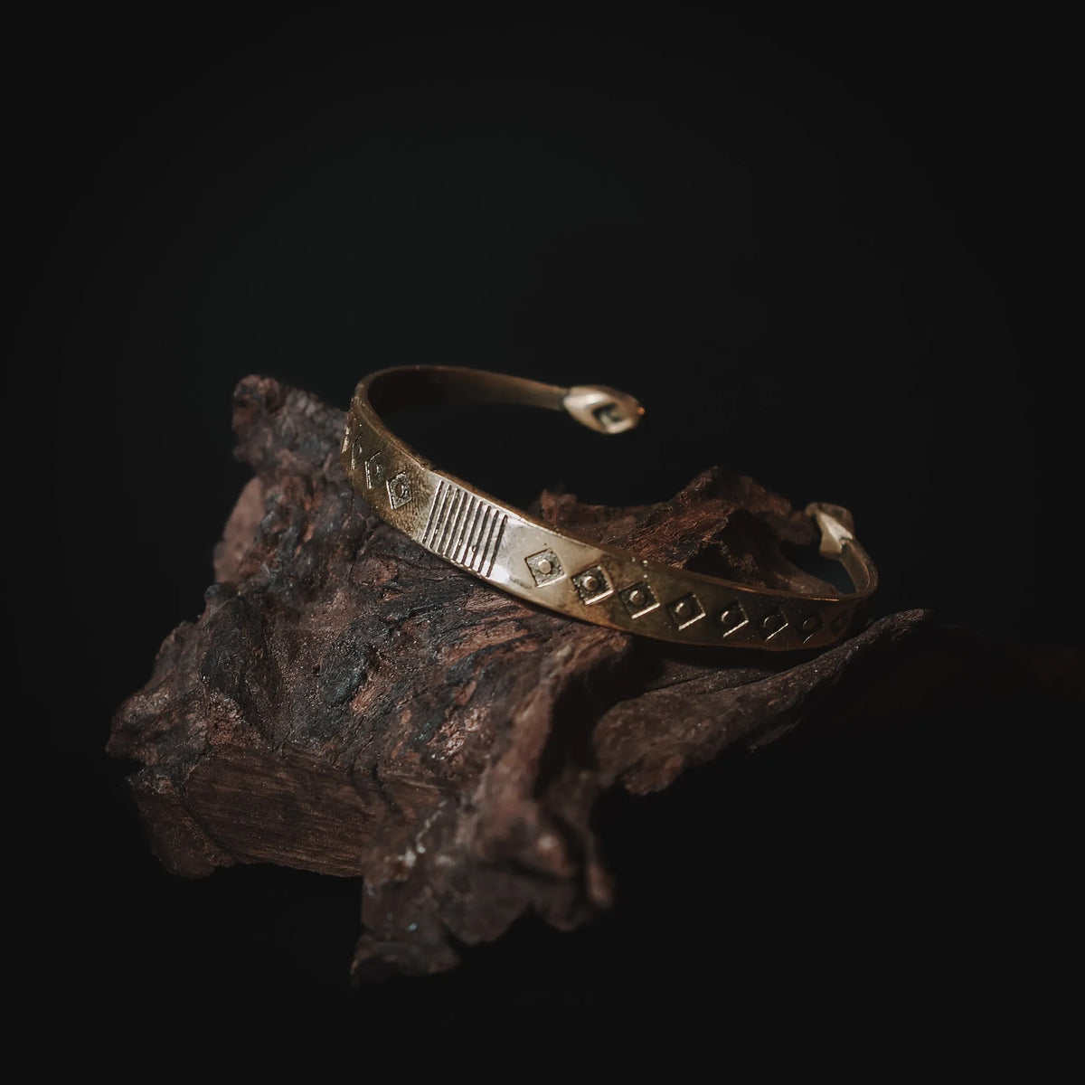 Dekoreret fladt armbånd