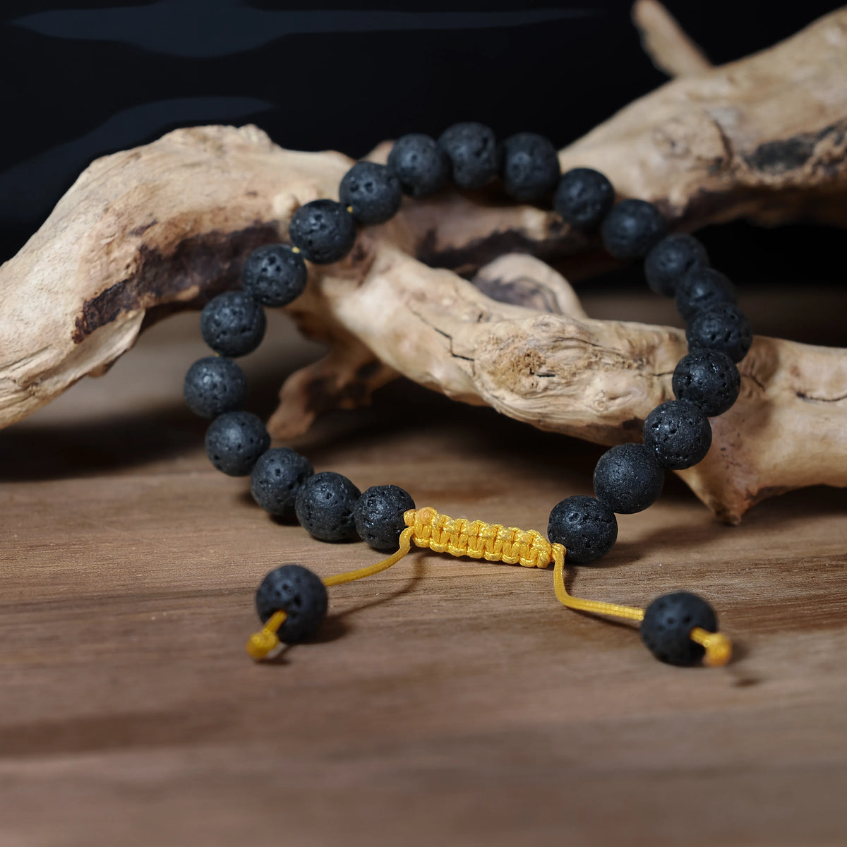 Armband av lavasten