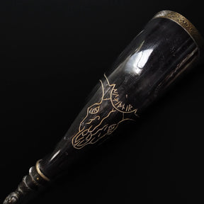 Drikkehorn med ravnespids og gravering, ca. 250 ml