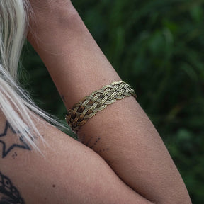 Valve flätat armband silverpläterad mässing vikingtillkammat.