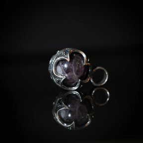 Matching ametisthängen i silverpläterad mässing, paret visats med spegelreflektion