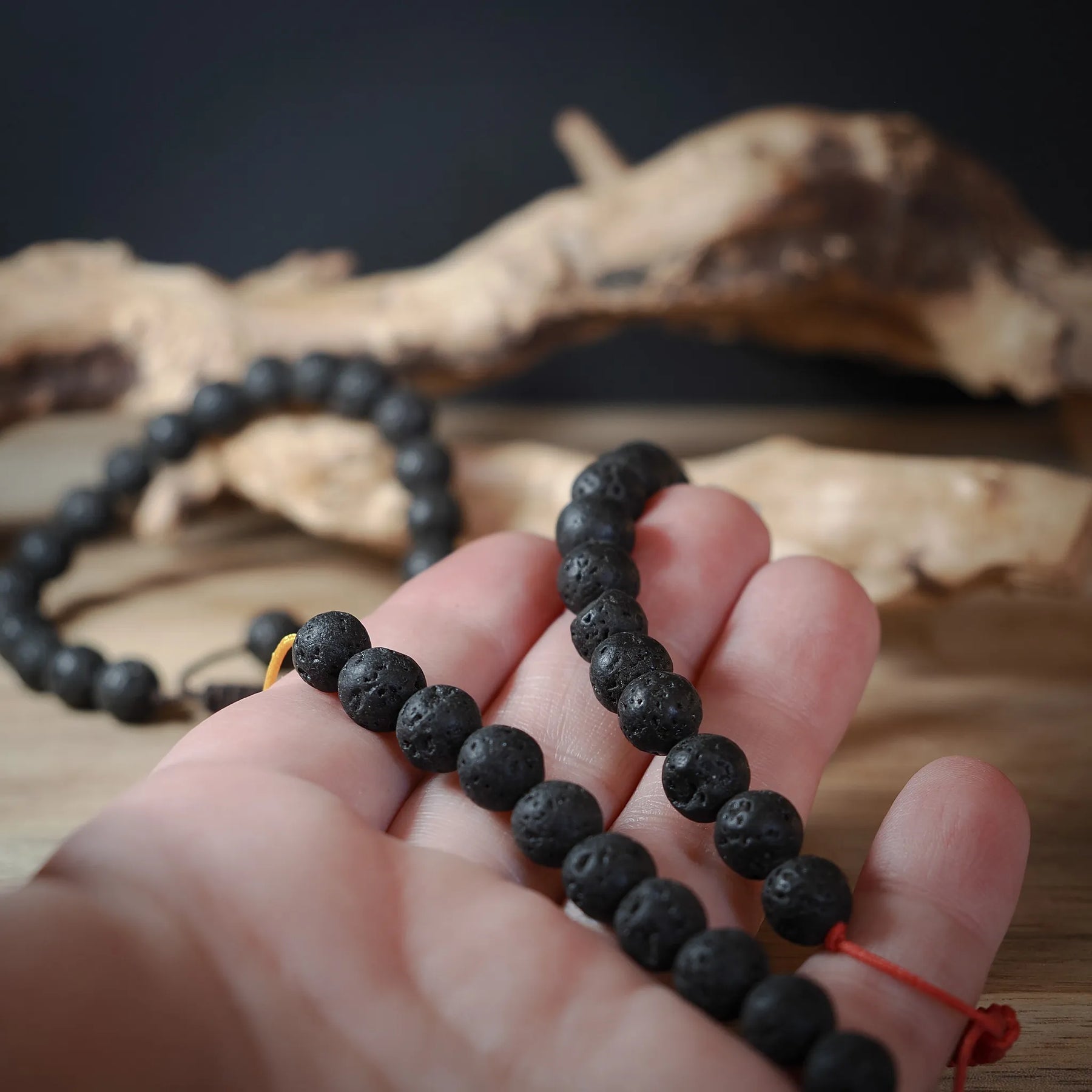 Armband af lavasten