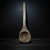 Naturlig träslev med långt smalt skaft och rundad skål