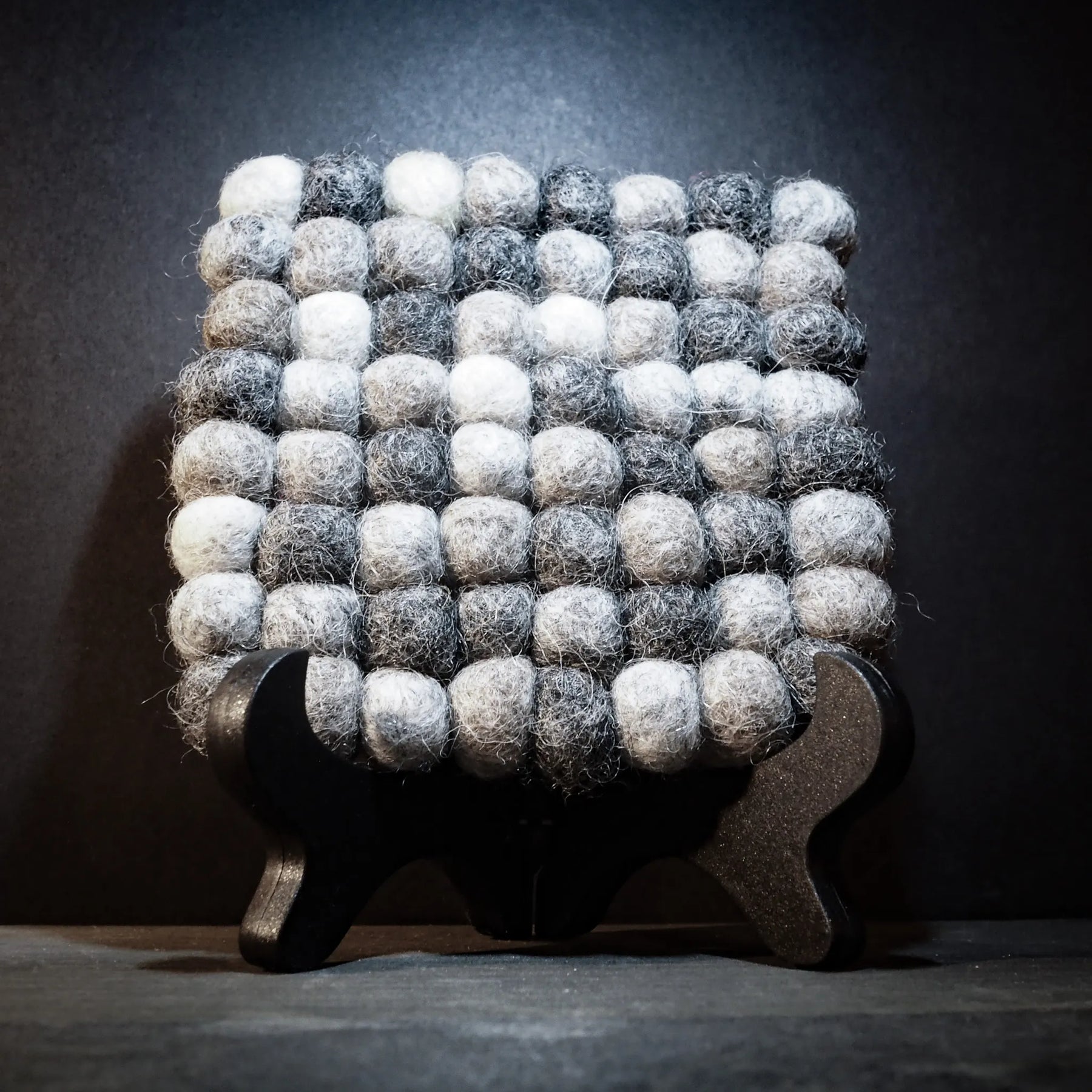 Filtrat underlägg på träställ