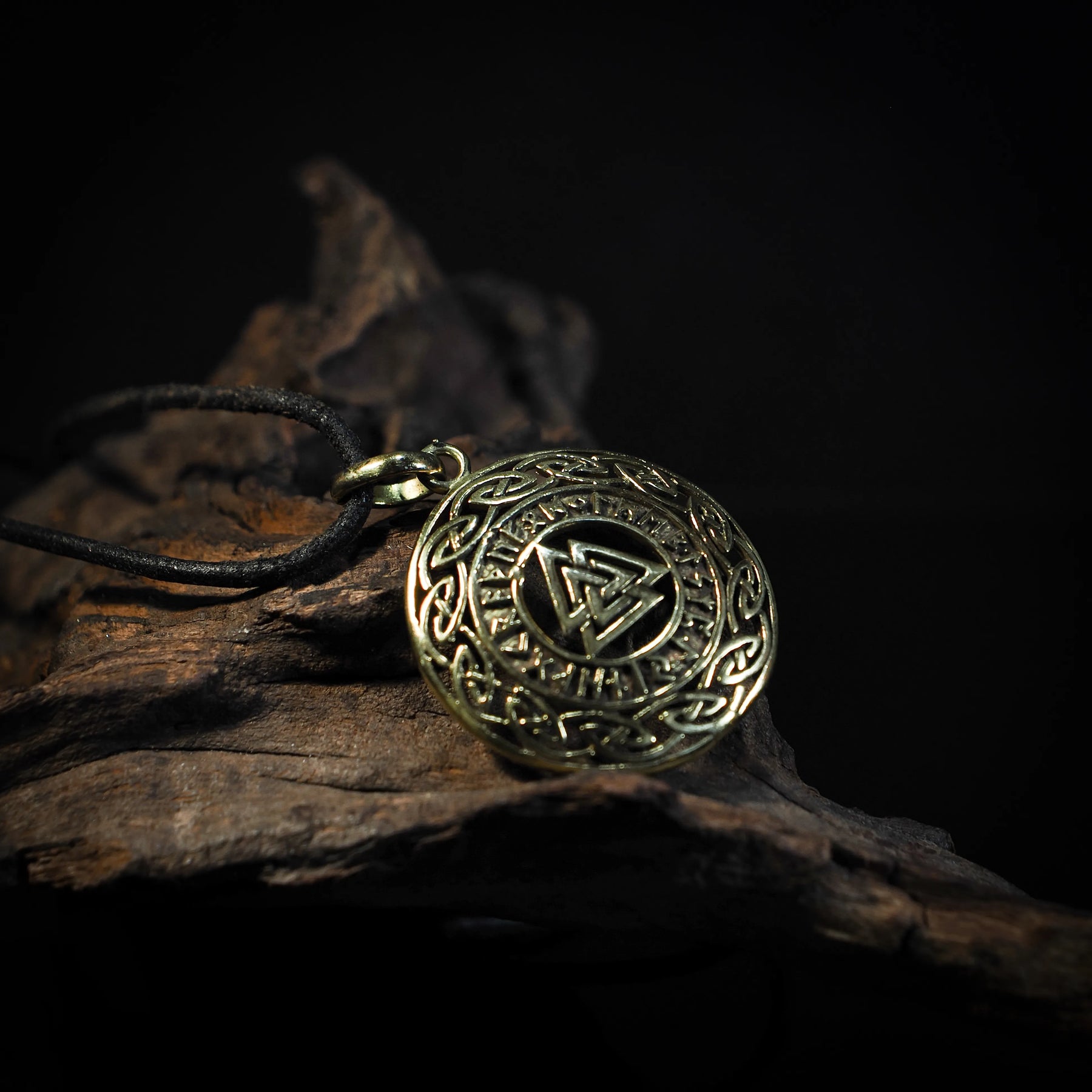 Val knot, brass