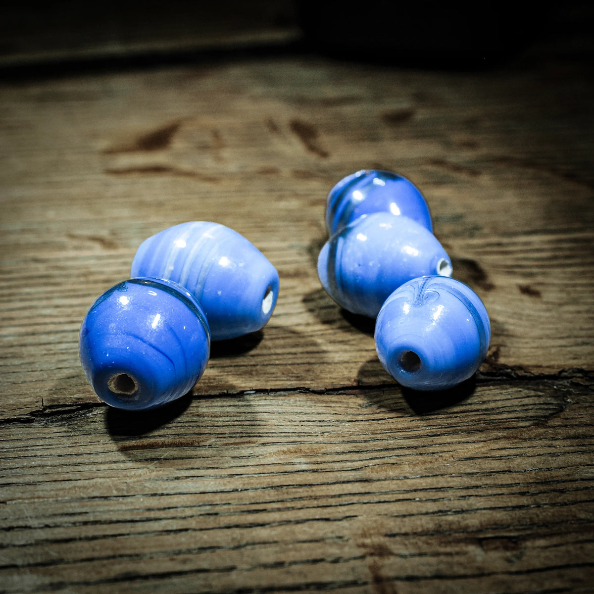 Blue elongated bead, Ribe