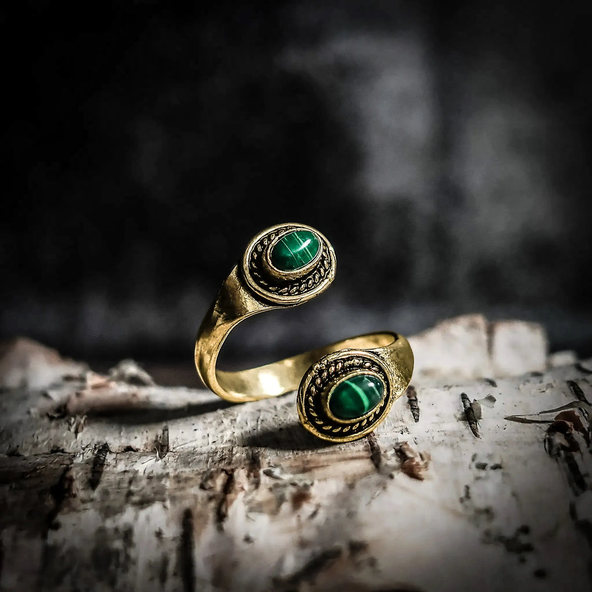 Spiral ring with Malachite