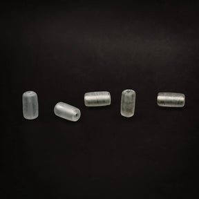 Ljus blästrad glaspärla - frostad transparent glaspärla med cylindrisk form och genomgående hål