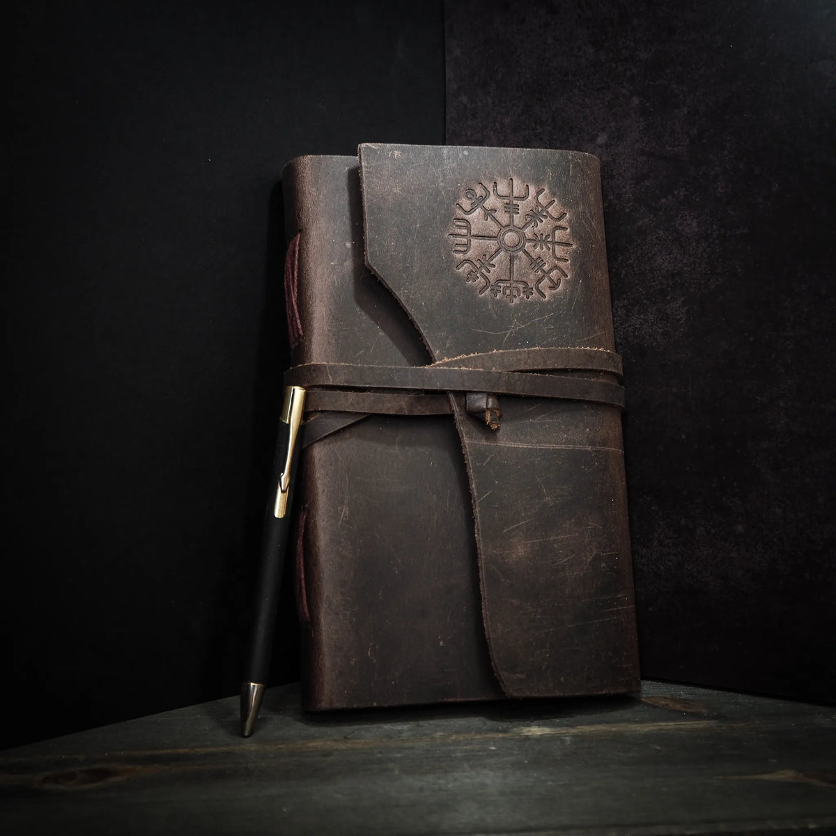 Vegvisir Anteckningsbok, 3 storlekar., produktbild visar designen och materialet.