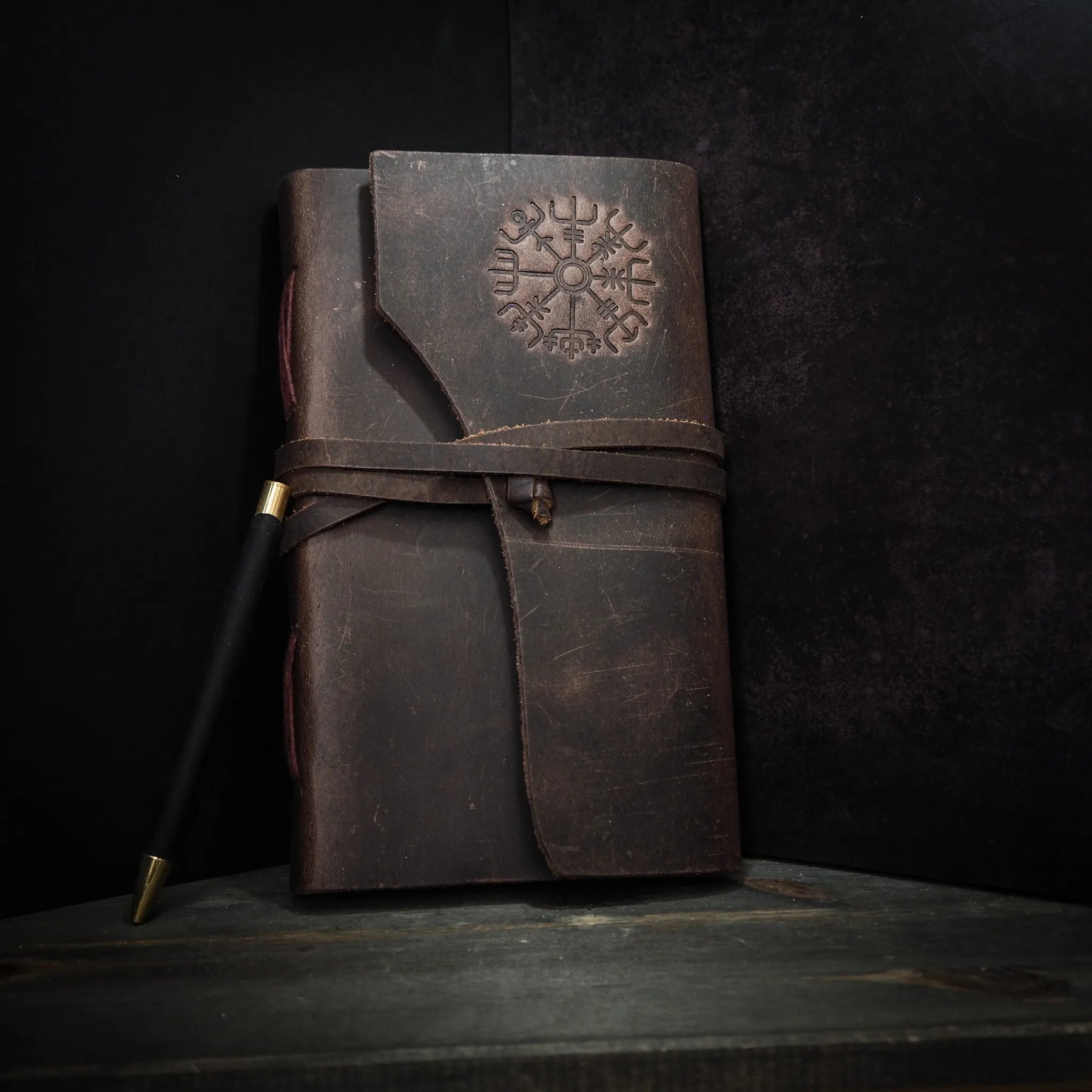 Vegvisir Anteckningsbok, 3 storlekar., produktbild visar designen och materialet.
