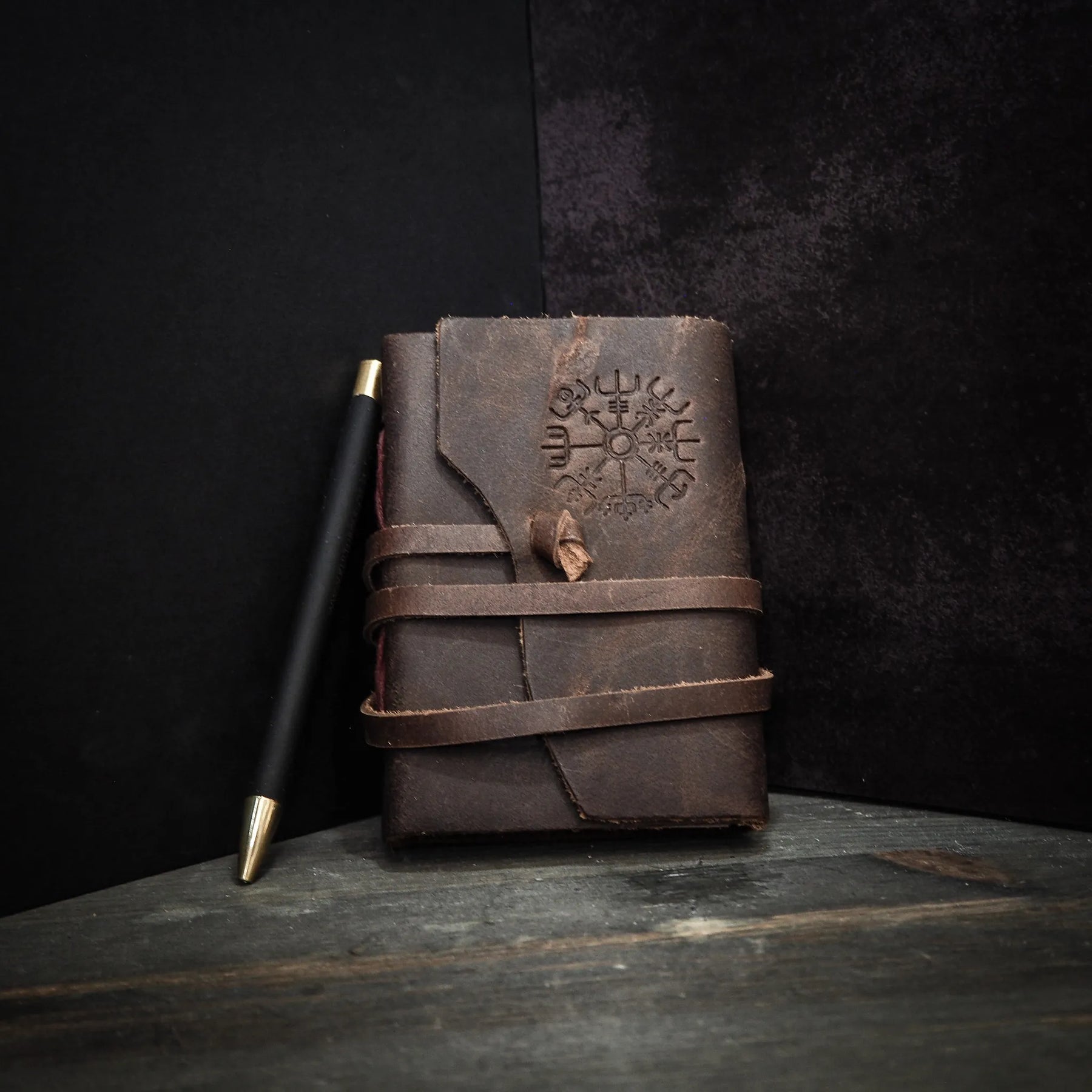 Vegvisir Anteckningsbok, 3 storlekar., produktbild visar designen och materialet.