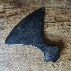Danyxa med handsmitt yxhuvud och bred egg – handsmidd vikingatida yxa