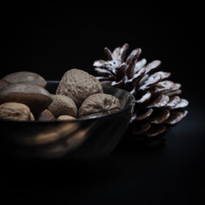 Rund Hornskål, vikinghorn för drickande visat från sidan. Visar det naturliga hornet.