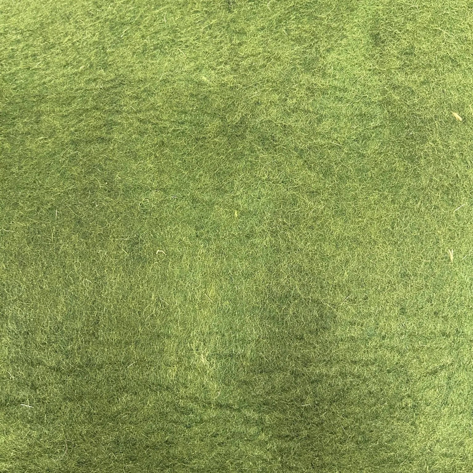 Tovad ullpläd, liggunderlag 2x1 meter, tovad ull med mjuk, tätt kampad textur.