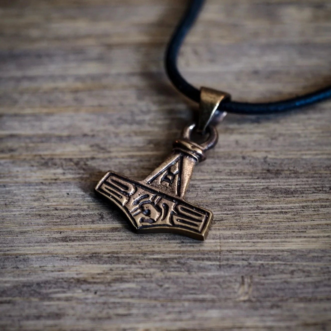 Torshammare, Mickels , brons, smycke med vikingtemadesign.