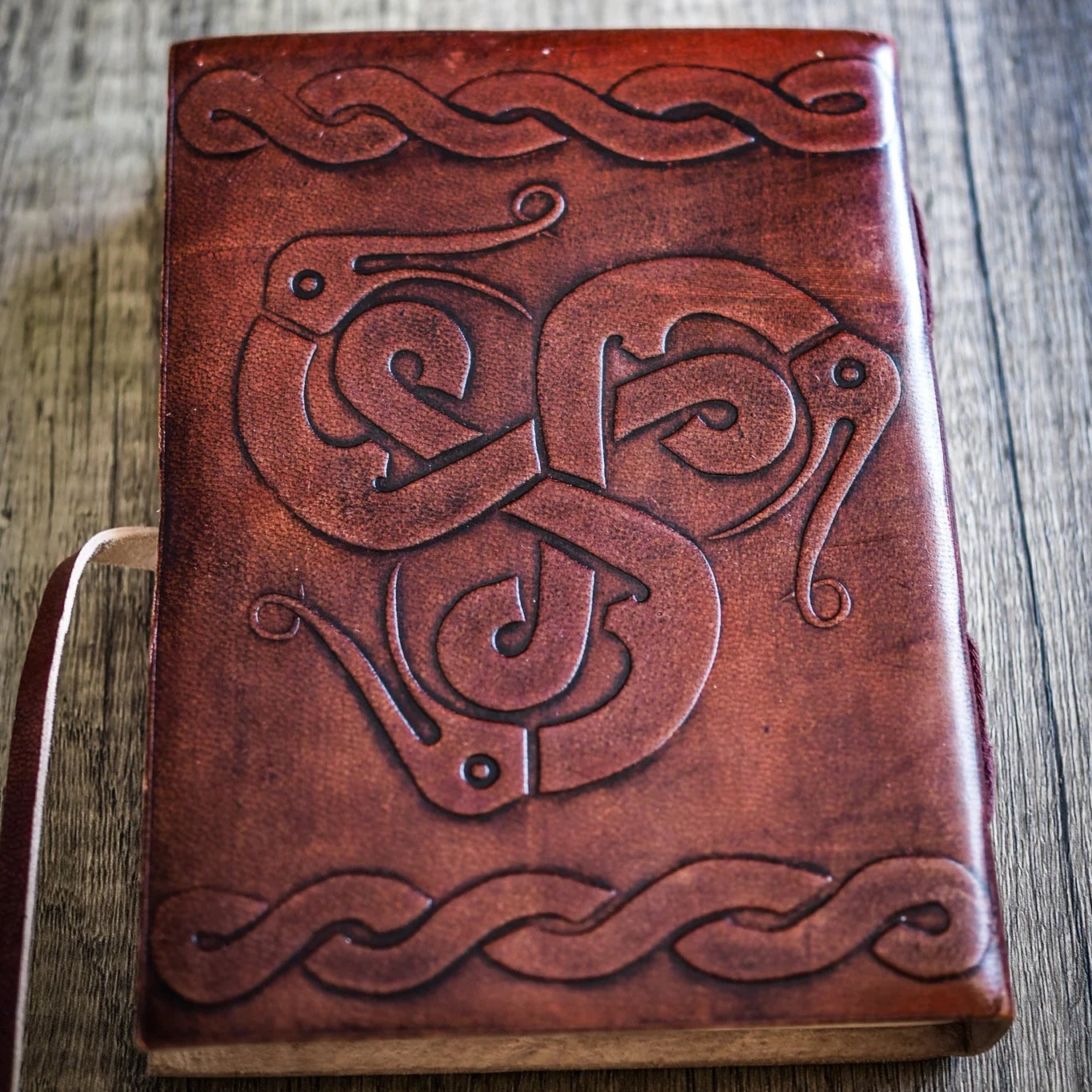 Urgudinnan-Anteckningsbok, läderbok med håndgjord design.