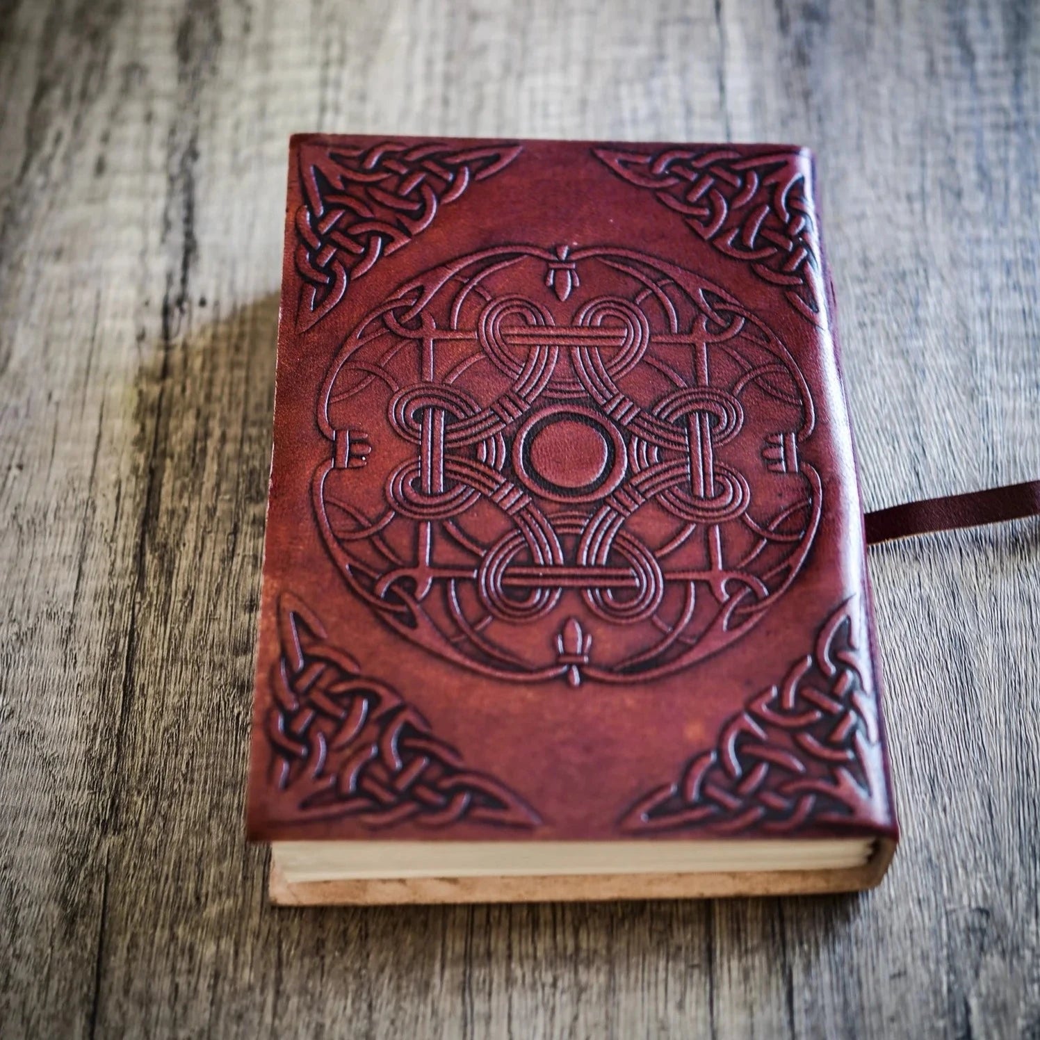 Vikingadrake-Anteckningsbok, läderbok med håndgjord design.