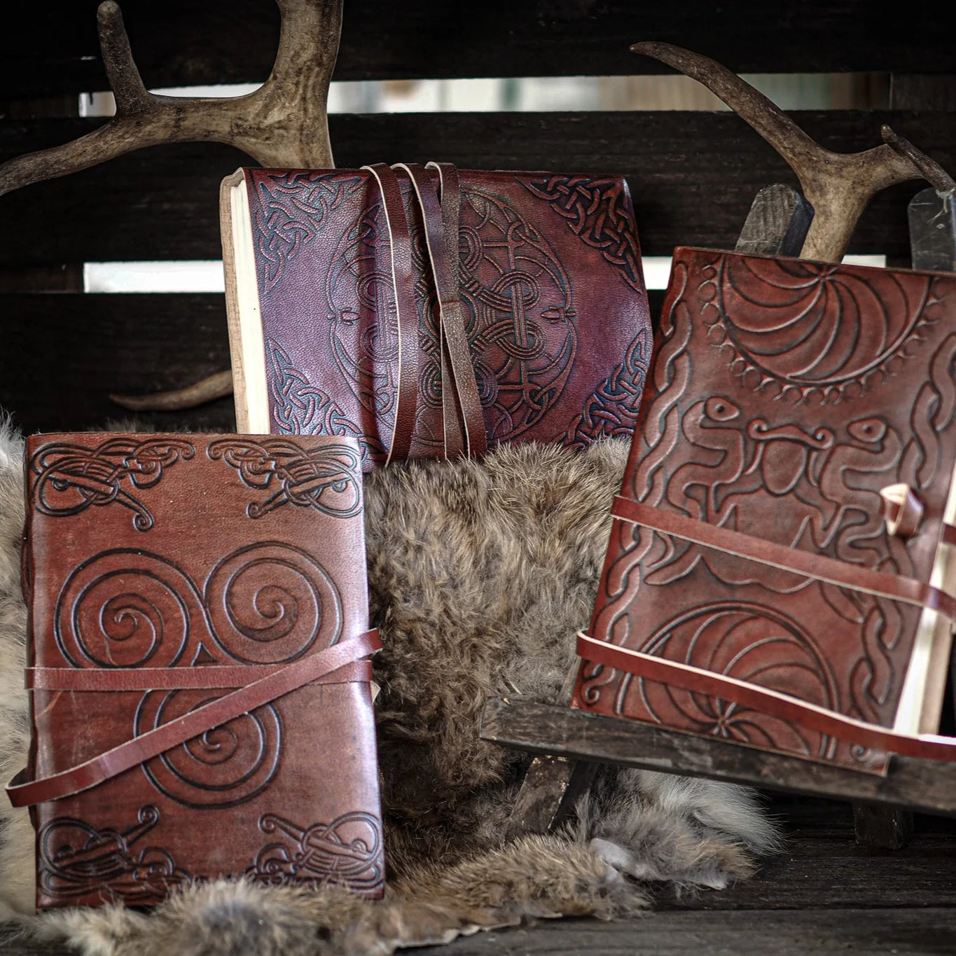 Urgudinnan-Anteckningsbok, läderbok med håndgjord design.