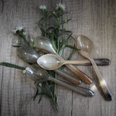 Tesked i horn, Traditionell, naturligt horn dryckeskärl.