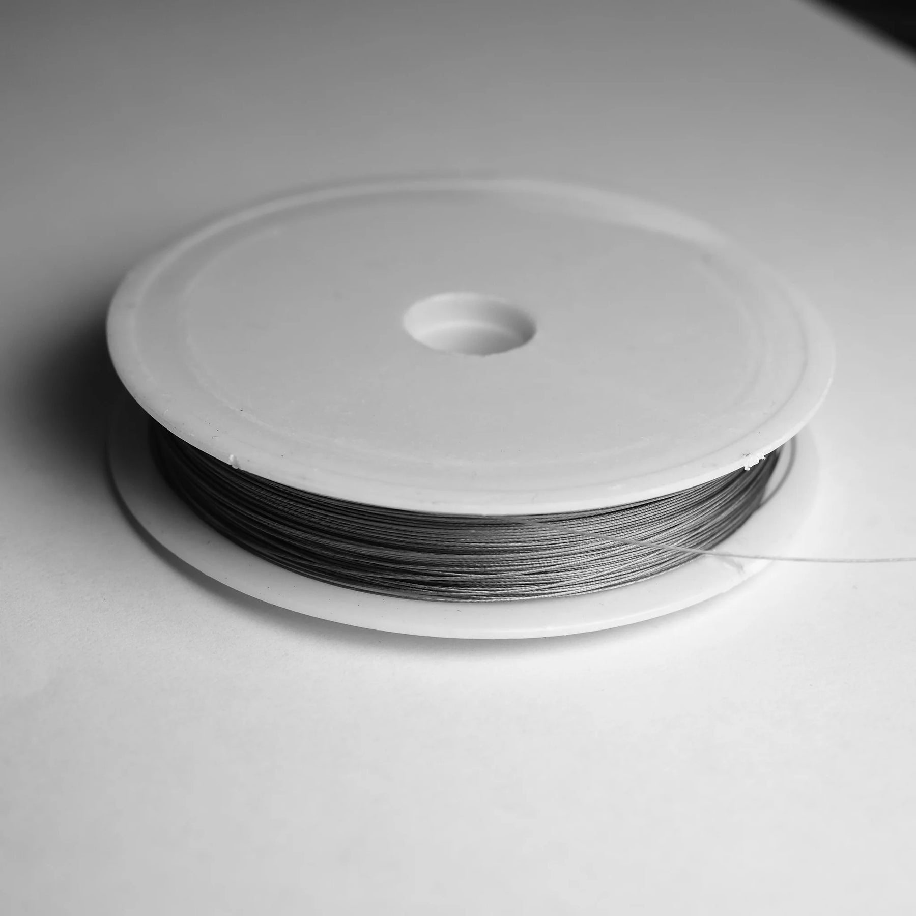 Smyckeswire, metallwire för smyckesbinding.