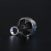 Gotlandshänge med lavasten och silverpläterad metallfasning, visad från olika vinklar för att visa hantverk och utformning.