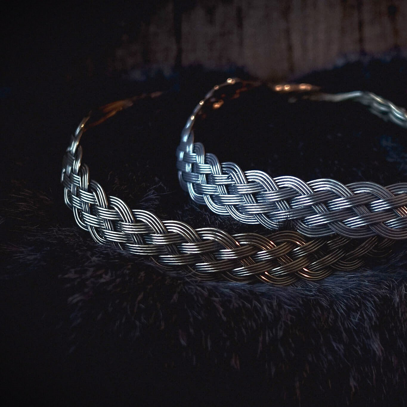 Val flätat halsband, mässing.