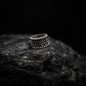 Skäggpärla-Eskil, mässing, med pärlor.