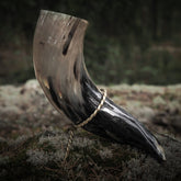 Gigantiskt vikingadryckeshorn i naturligt oxhorn, 2000 ml, perfekt för stora dryckestillfällen och festligheter