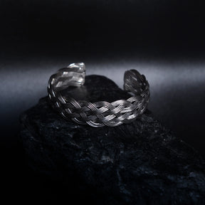 Valve flätat armband, silverpläterad, med grönska.