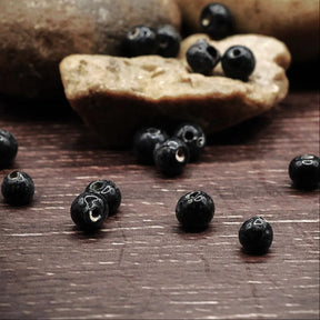 Liten svart glaspärla om 3 mm för armband, örhängen och småsmycken - Ragnarök kollektion.