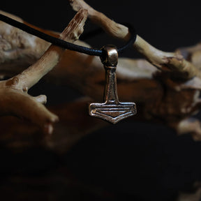 Torshammare, Mandemark Danmark, hänge brons.