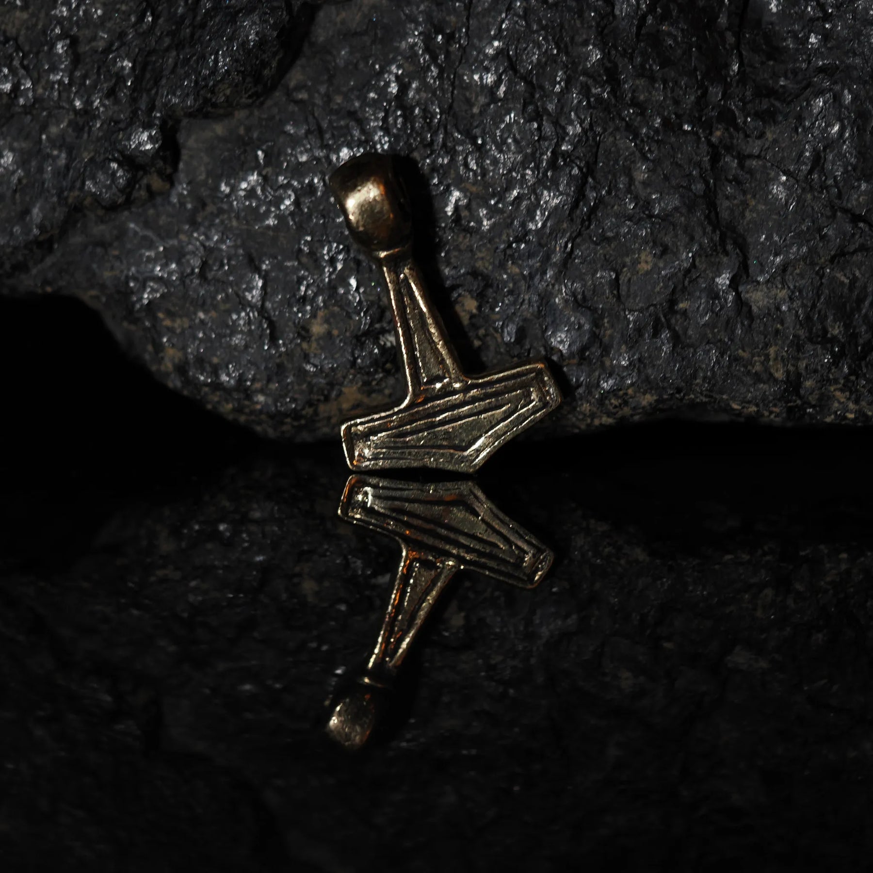 Torshammare, Mandemark Danmark, hänge brons.