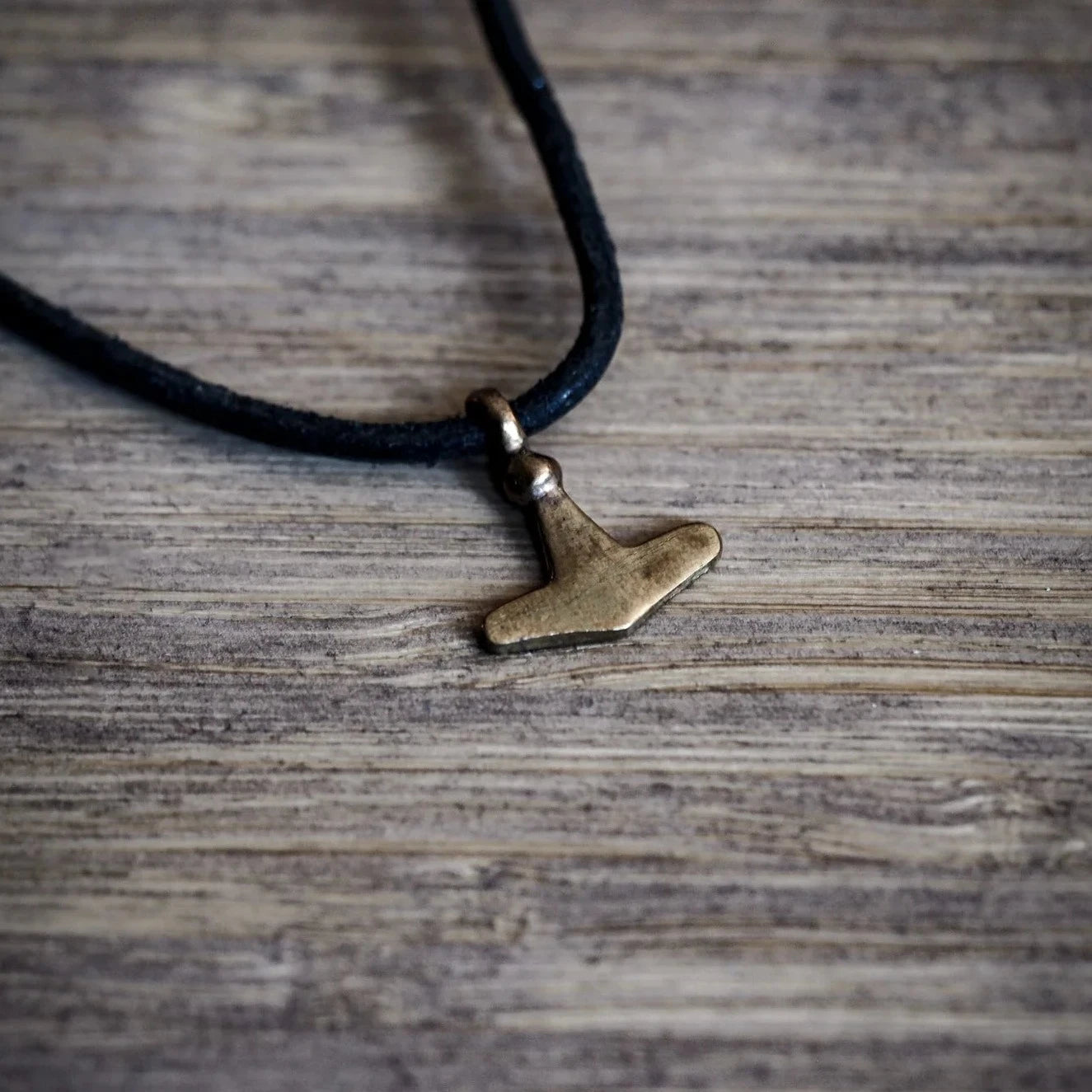 Torshammare Gotland, brons, brons.