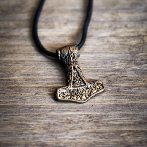 Torshammare Bredsätra, brons, med mönster brons.