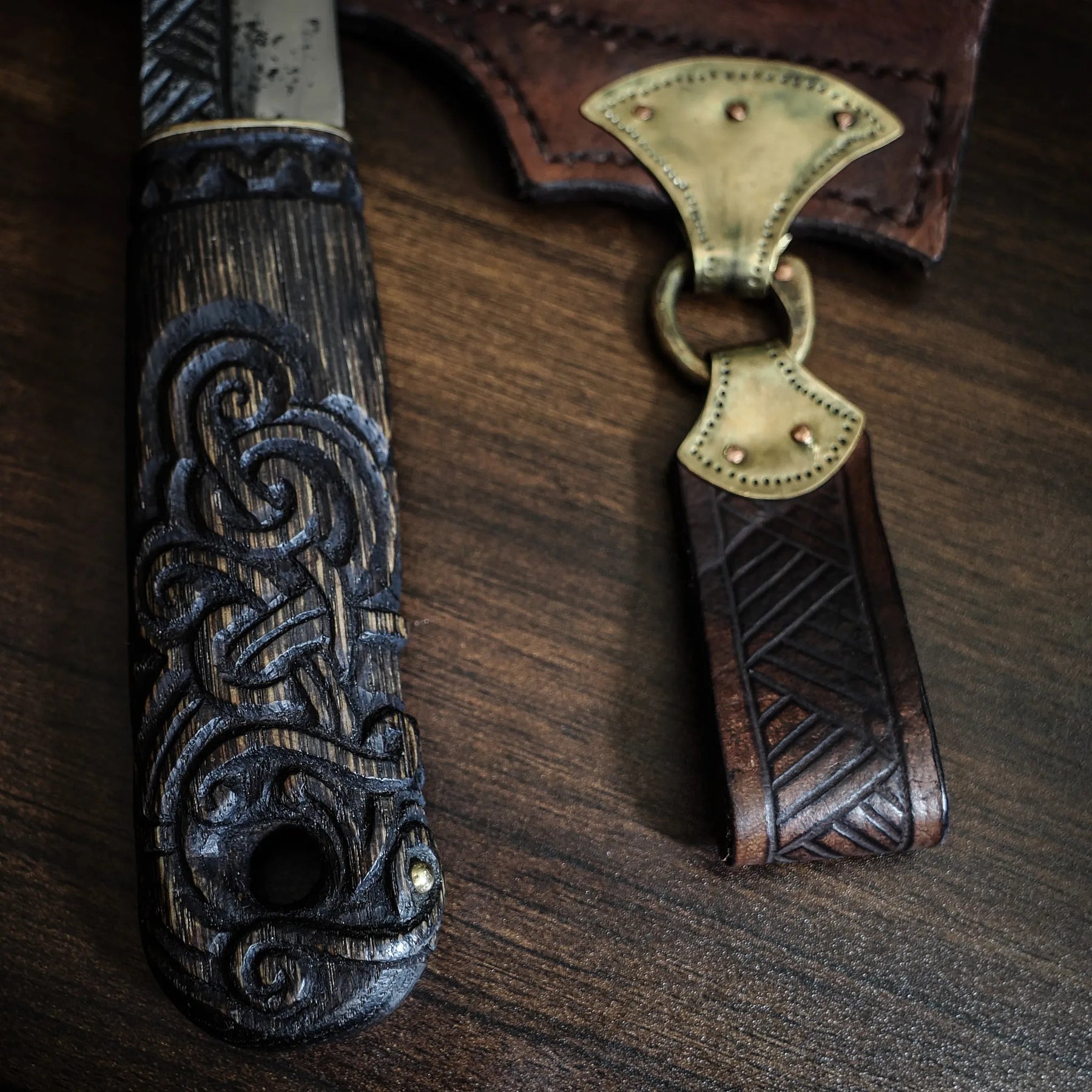 Kniv med drakhuvud