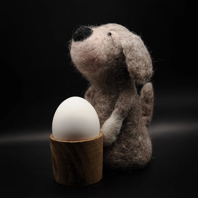 Tovad äggvärmare, djur, trä.