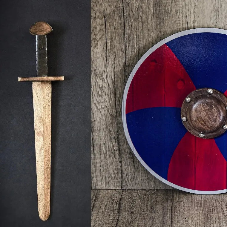 2:a sortering: Lilla krigaren, med Blåröd sköld och träsvärd