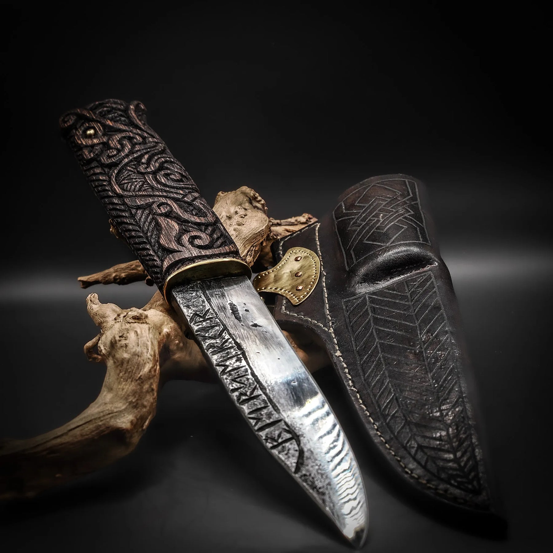 Knife with Wolf Head
