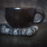 Tovat underlägg till muggar och glas, med mönster.