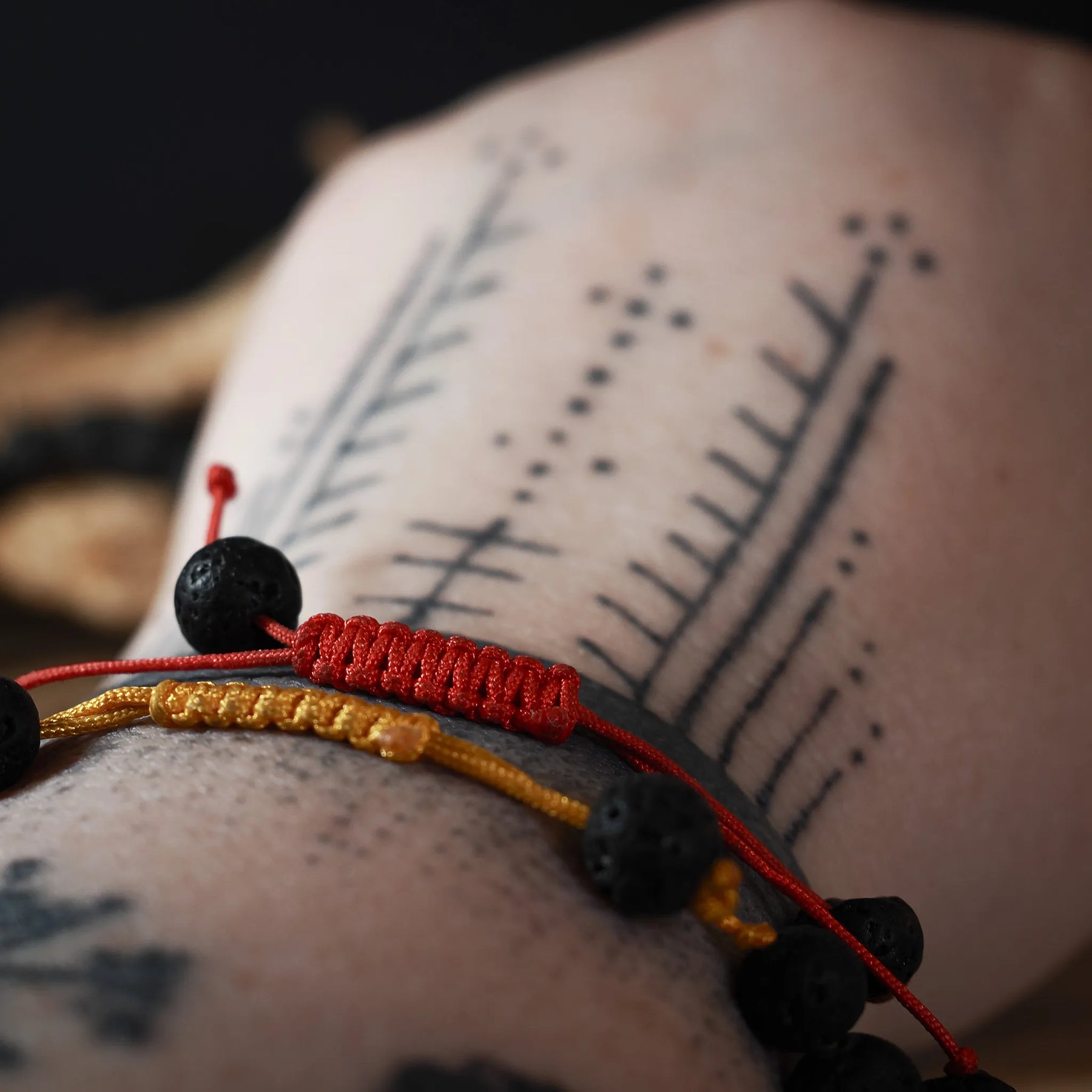 Armband af lavasten