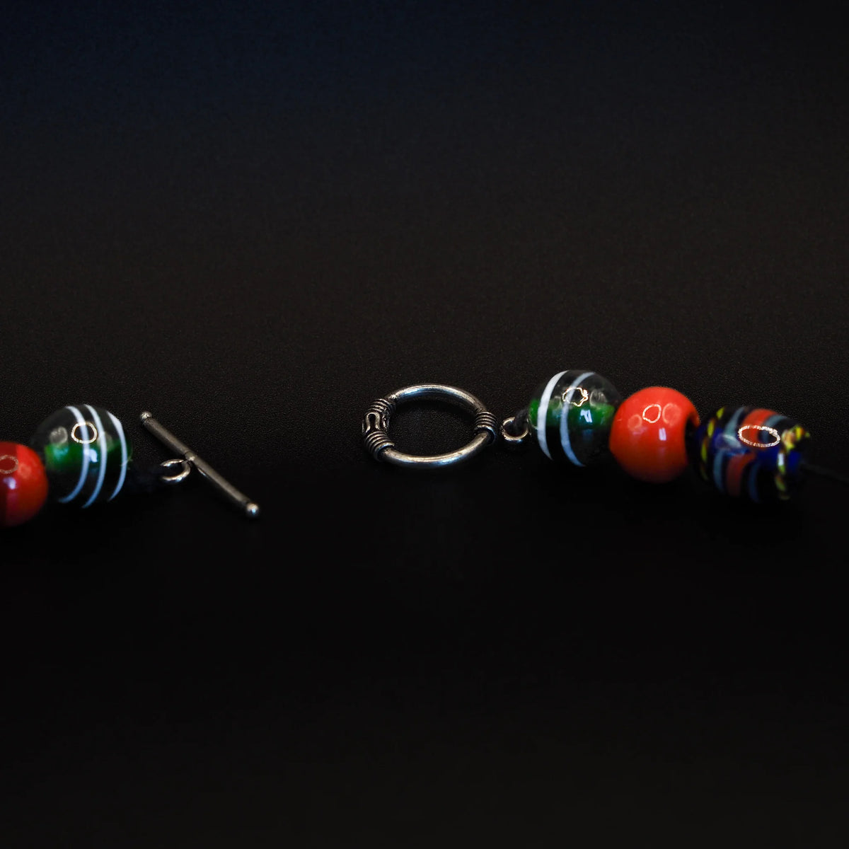 Smyckeslås med dekor, silver.