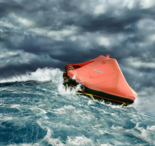 Orange livboj i stormiga hav, representerar äventyrlig och säker miljö där visselpipa är användbar för signalering