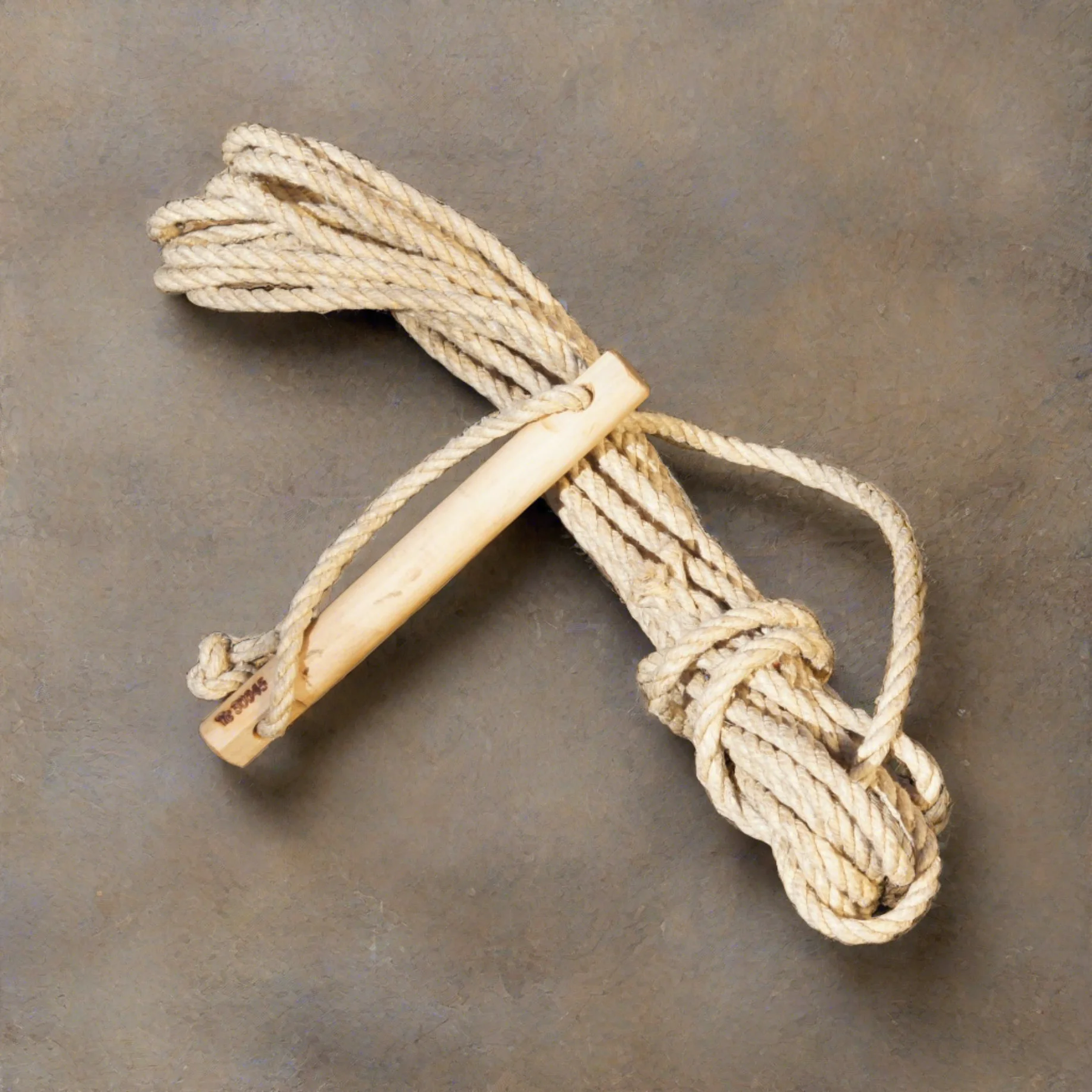 Tältrep i hampa för autentisk vikingatida campingutrustning.