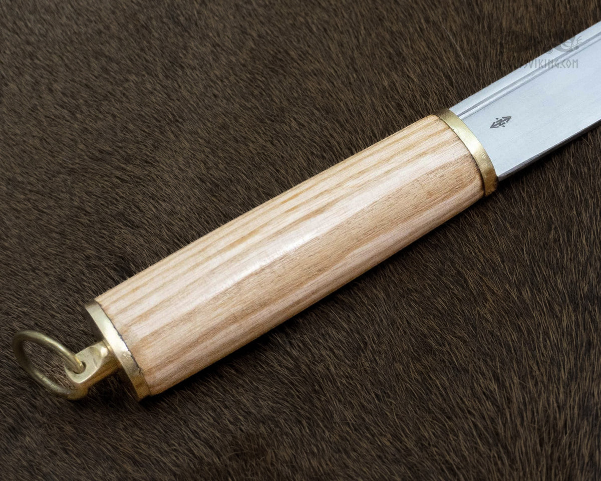 Brittisk Viking seax med bluntad egg och trä skaft - detaljvy som visar den triangulära bladformen