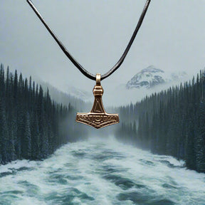 Vikingsk Mjölnir-amulett (Tors hammare) i järn eller mässing.