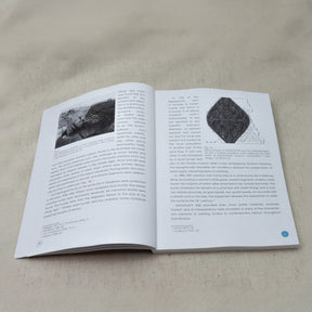 Viking Dress Code – spread on boat graves and textile finds with photo and illustration