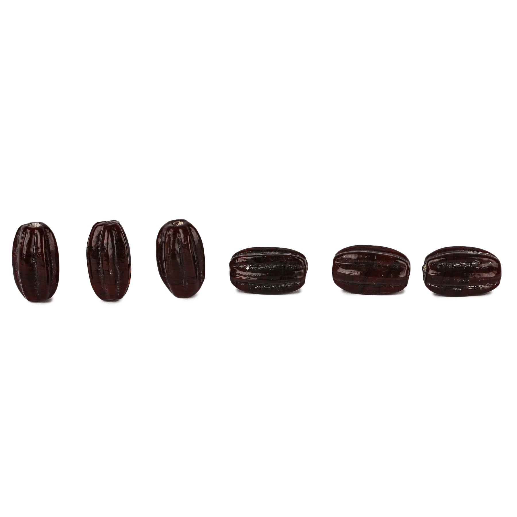 Brun glaspärla, historisk replik från Taxinge Sverige, visad i sex olika vinklar mot vit bakgrund