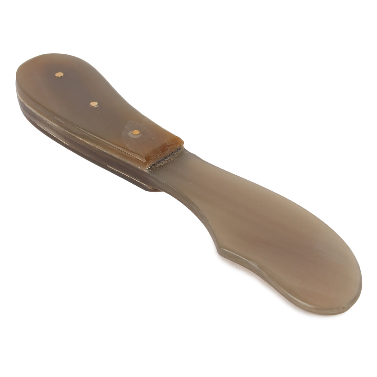 Klassisk smörkniv polerat hornhandtag med tre mässingsnitnitar.