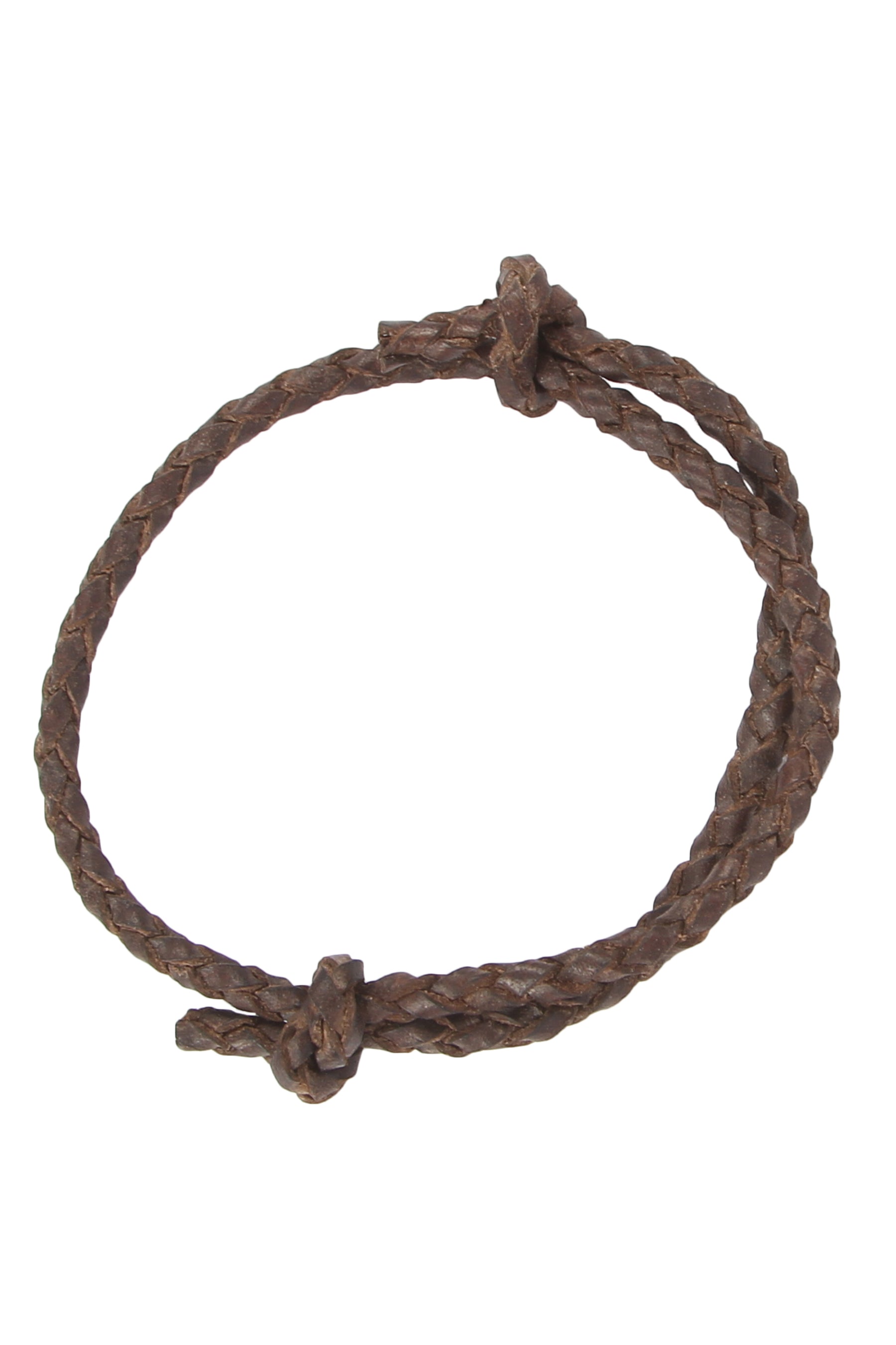 Vridet metallarband i brons- eller kopparfärg med knutstängning, visar nordisk snäckad detaljering