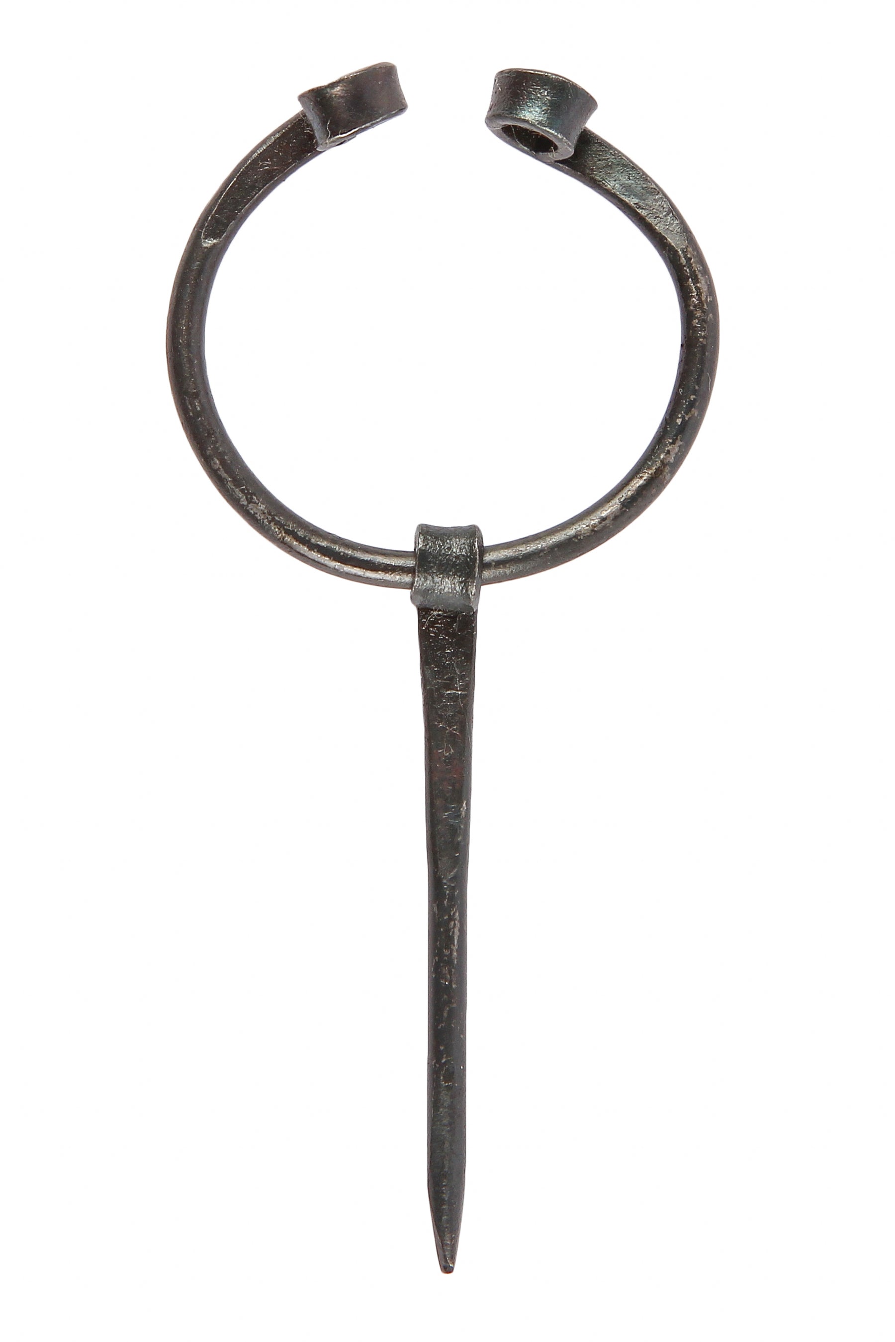 Liten stålringnål 25mm med oxiderad patina.